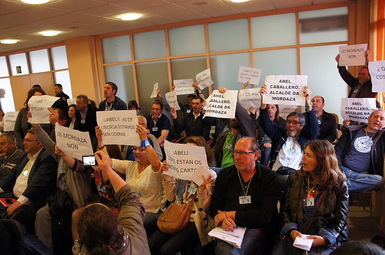 2016 05 30 ProtestaRegulamentoPlenoVigo02.JPG